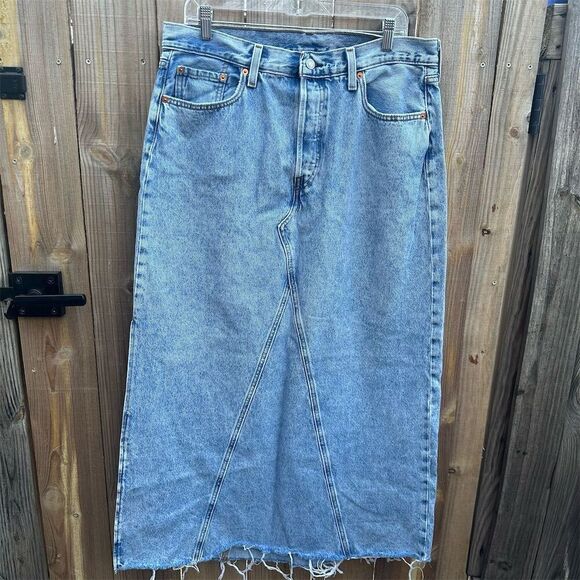 Levi's Women's Blue Denim Maxi Skirt Size 32 High-Waisted Casual - Picture 1 of 12